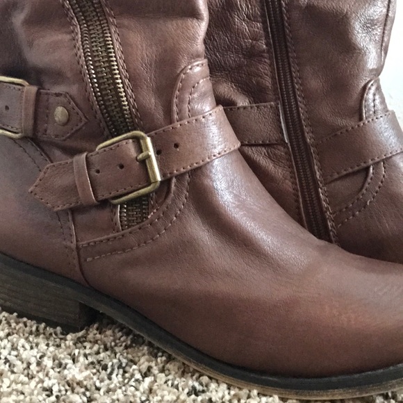 Steven Madden brown boots - Picture 2 of 5